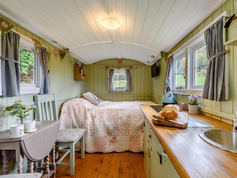 Ewe Retreat Shepherds Hut Hereford Luaran gambar
