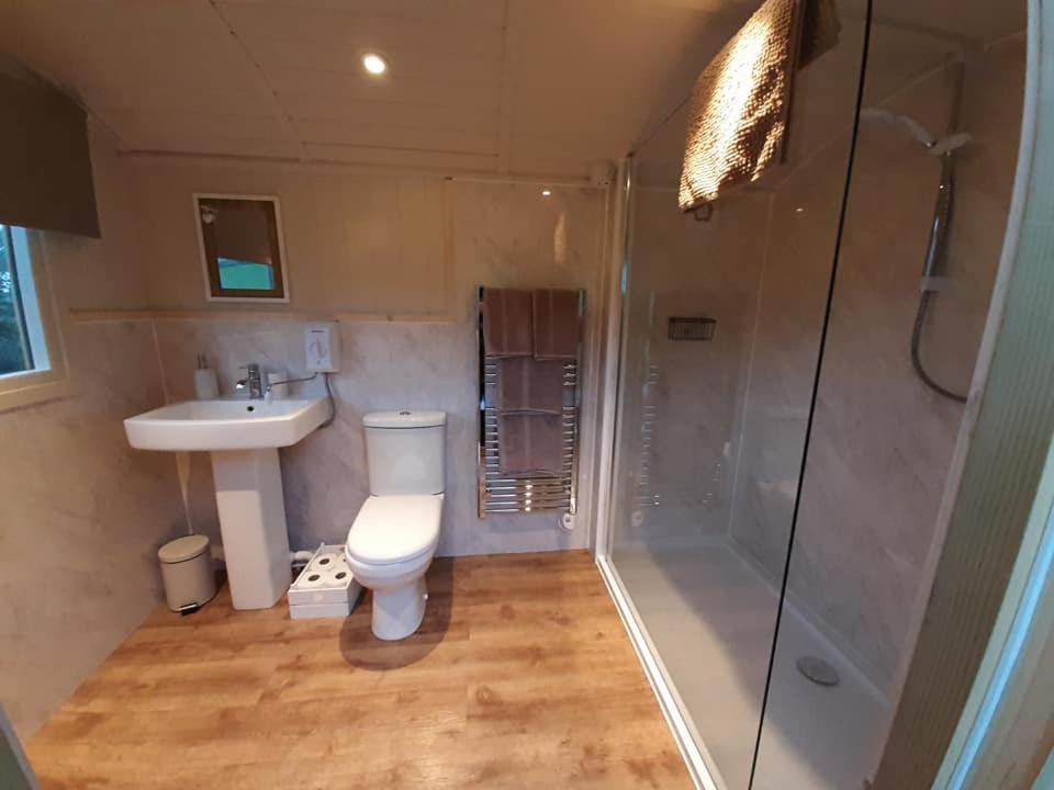Ewe Retreat Shepherds Hut Hereford Luaran gambar